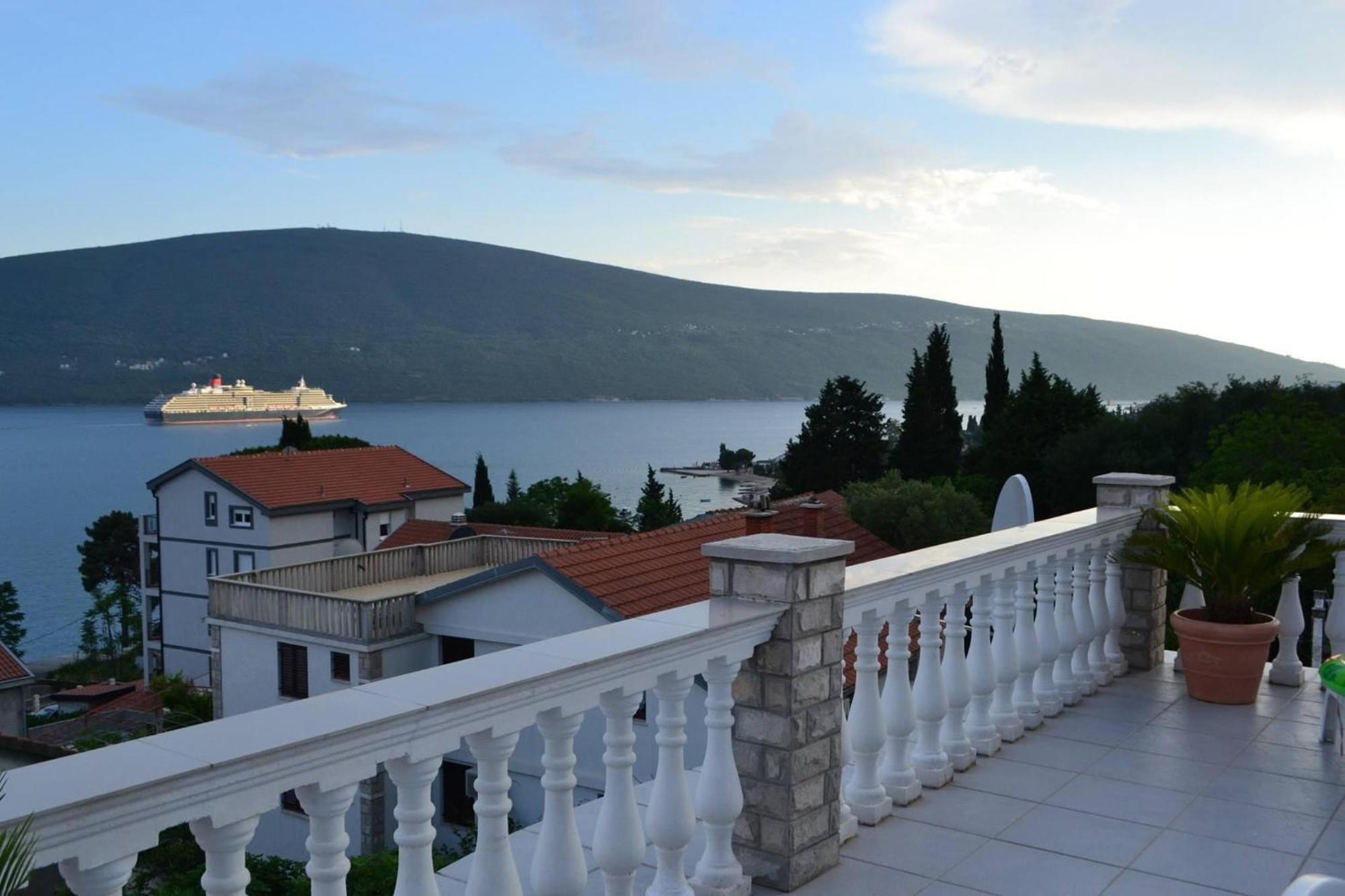 Family House With Pool & Sea View Aparthotel Bijela Luaran gambar
