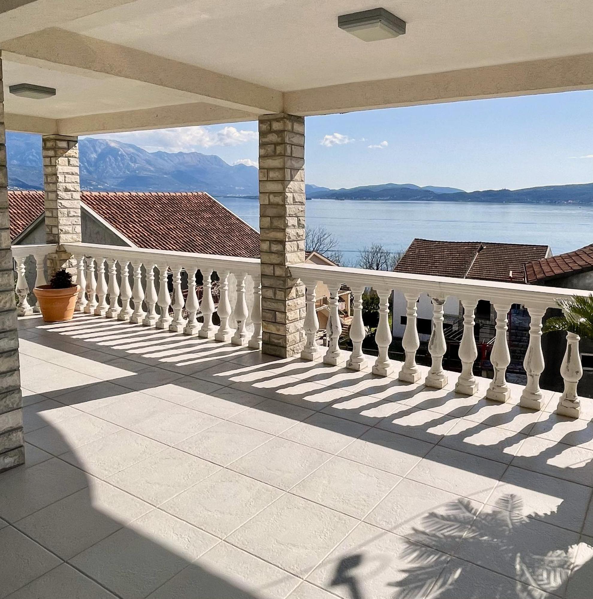 Family House With Pool & Sea View Aparthotel Bijela Luaran gambar