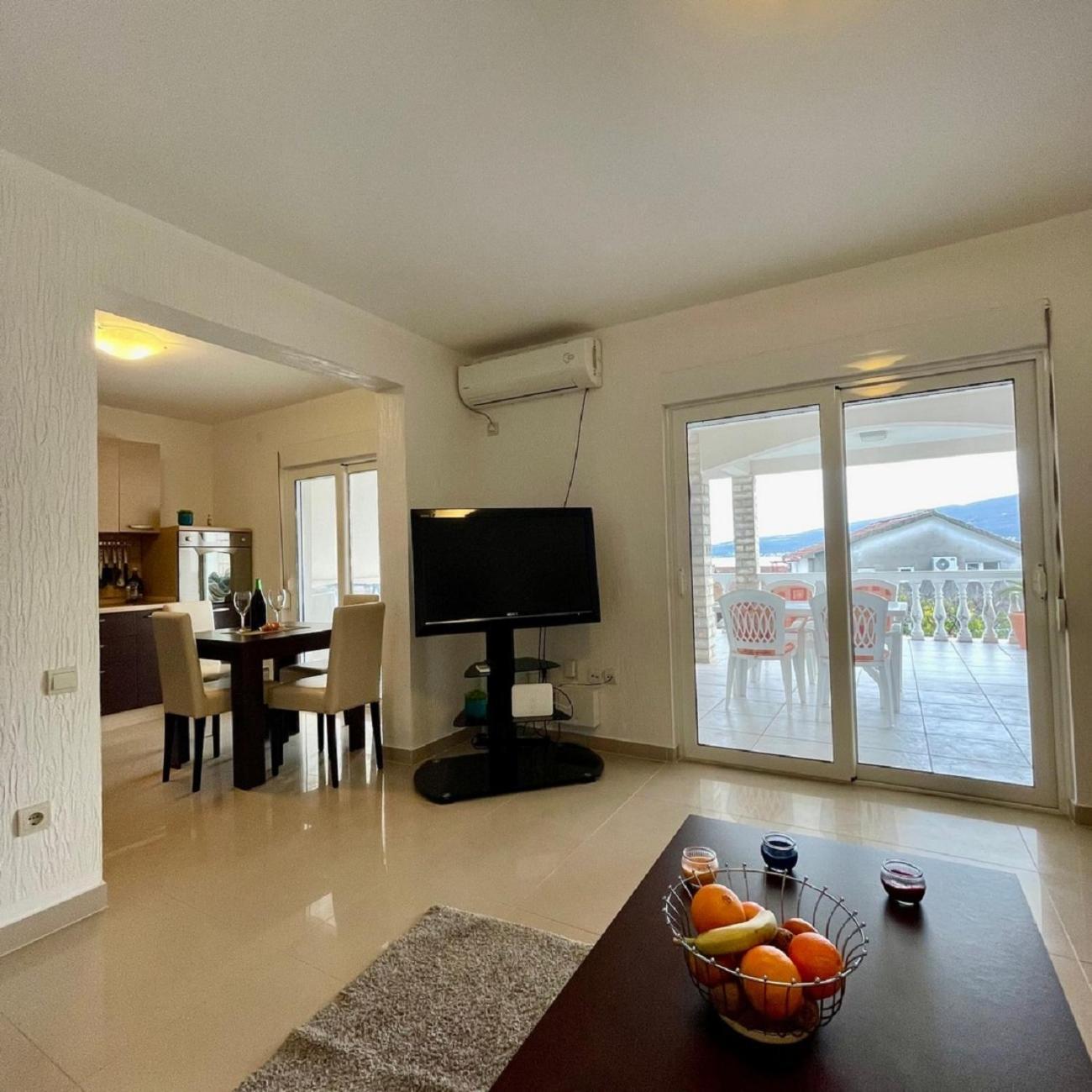 Family House With Pool & Sea View Aparthotel Bijela Luaran gambar